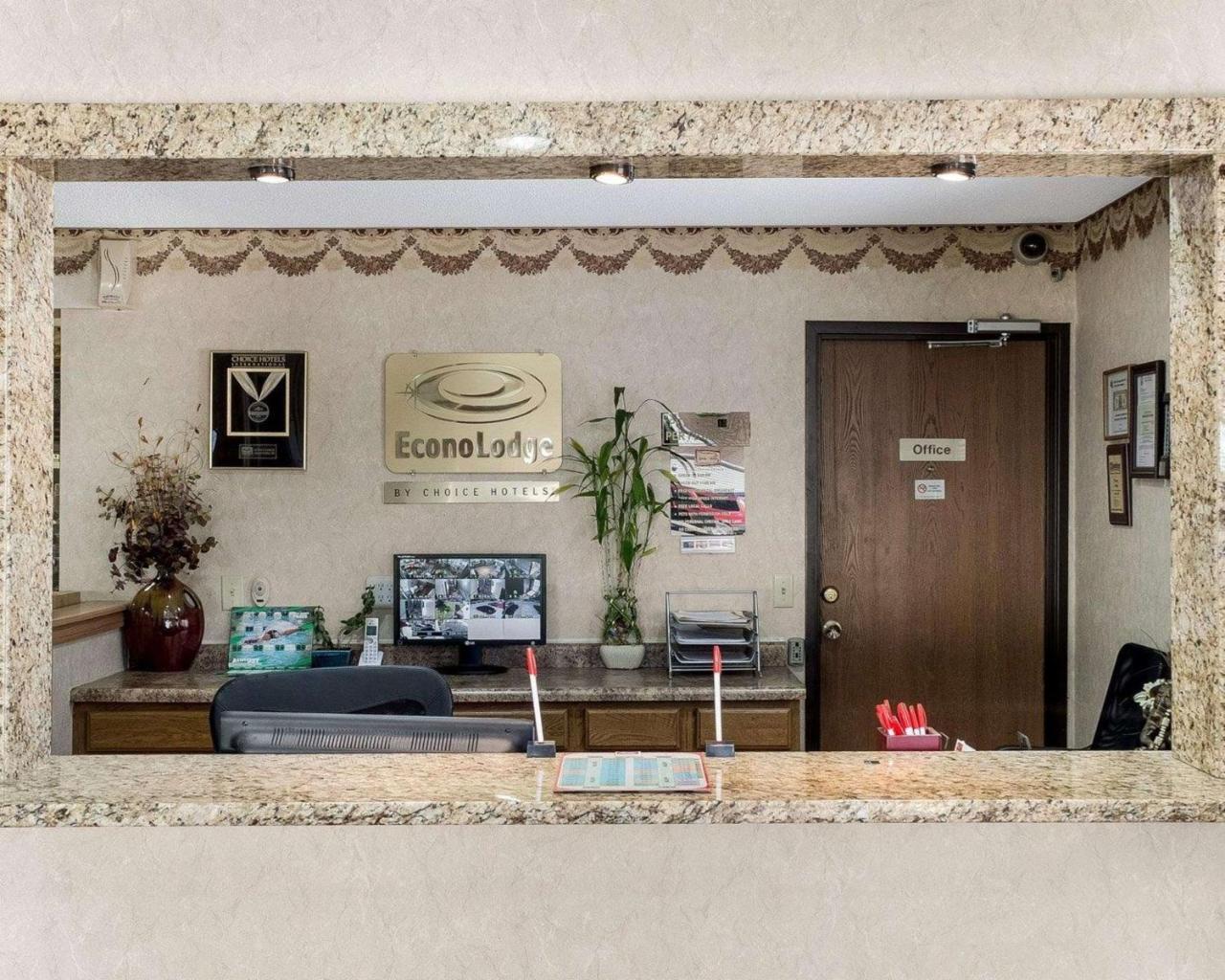 Econo Lodge Grand Forks Dış mekan fotoğraf